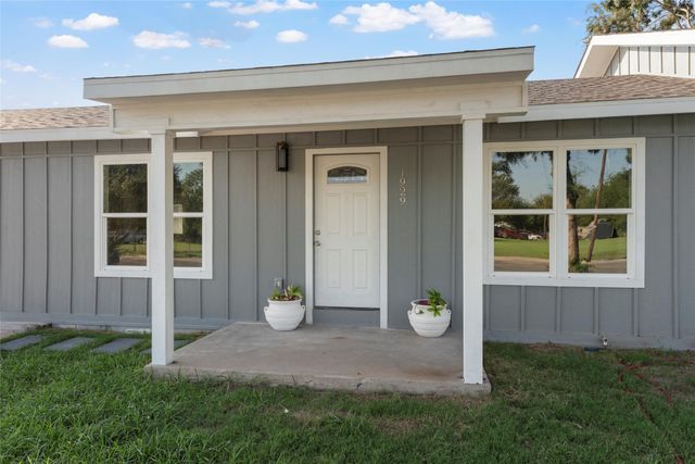 1929 GURLEY Lane, Waco, TX 76706