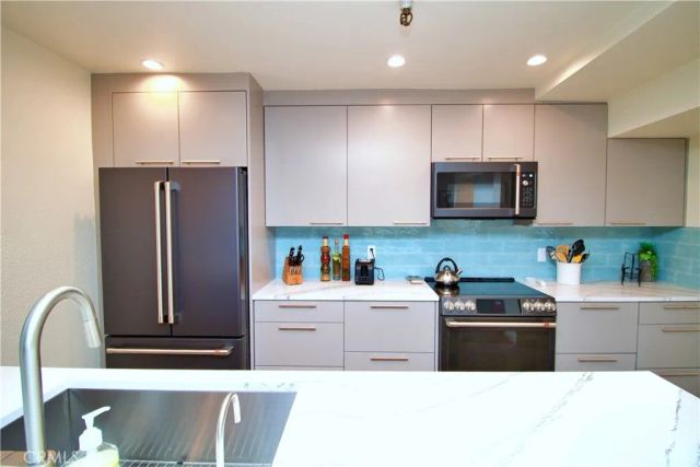 230 S Catalina Avenue 107, Redondo Beach, CA 90277