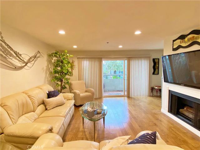 230 S Catalina Avenue 107, Redondo Beach, CA 90277