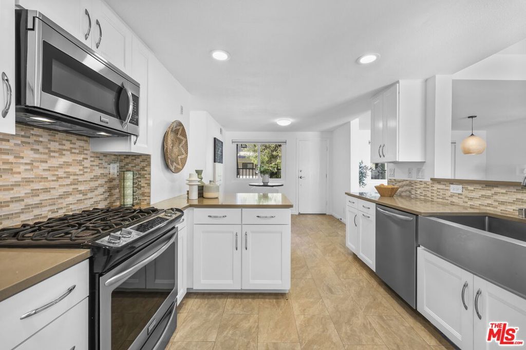 2677 Centinela Avenue 203, Santa Monica, CA 90405 — exterior