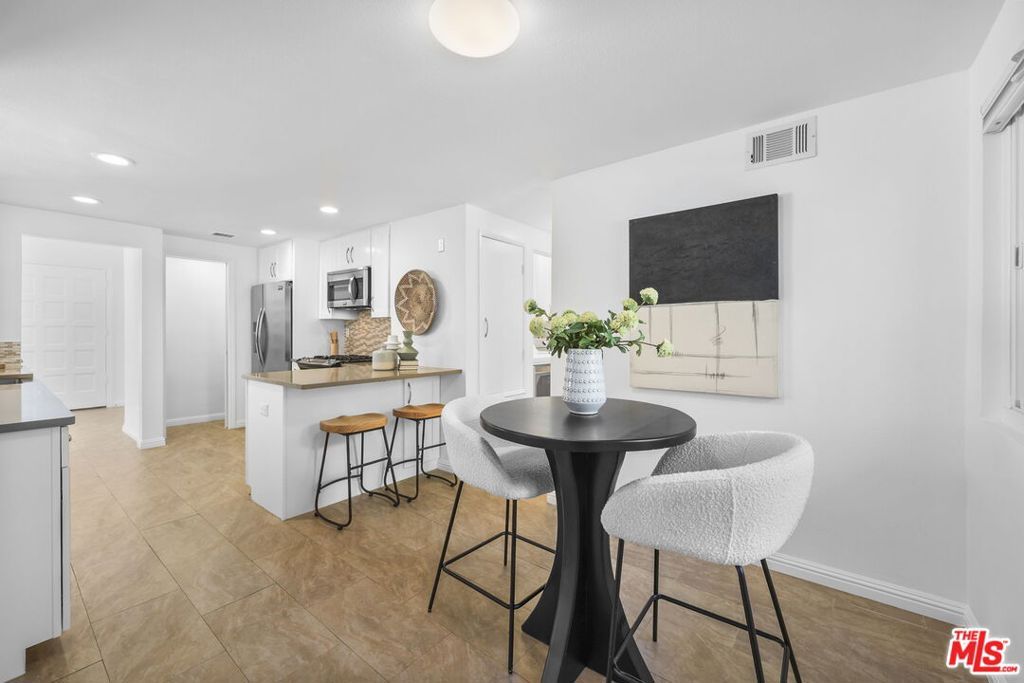 2677 Centinela Avenue 203, Santa Monica, CA 90405 — photo 2