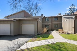 29W431 Emerald Green Drive 24E, Warrenville, IL 60555
