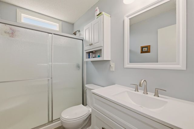 275 S Marlen Dr, Haysville, KS 67060