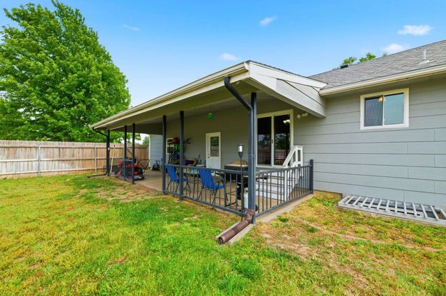 275 S Marlen Dr, Haysville, KS 67060
