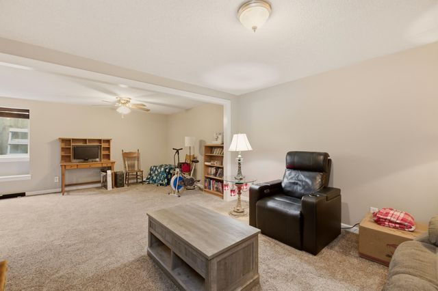 275 S Marlen Dr, Haysville, KS 67060