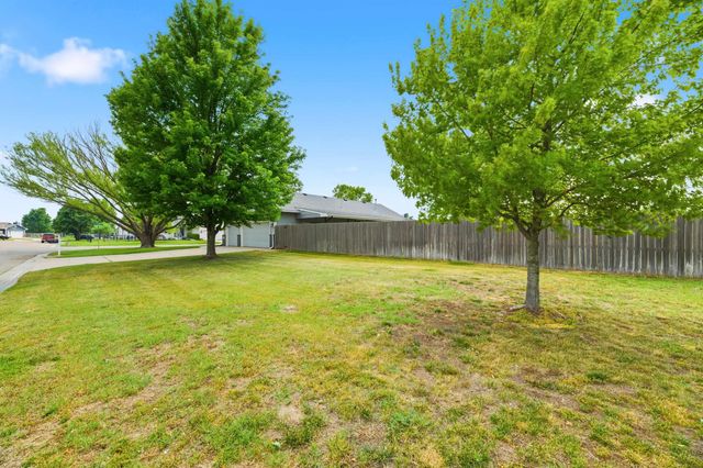 275 S Marlen Dr, Haysville, KS 67060