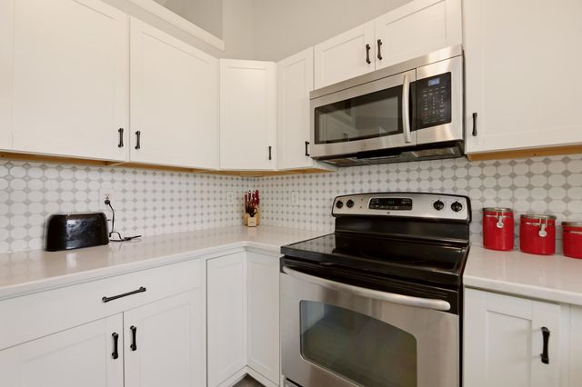 275 S Marlen Dr, Haysville, KS 67060