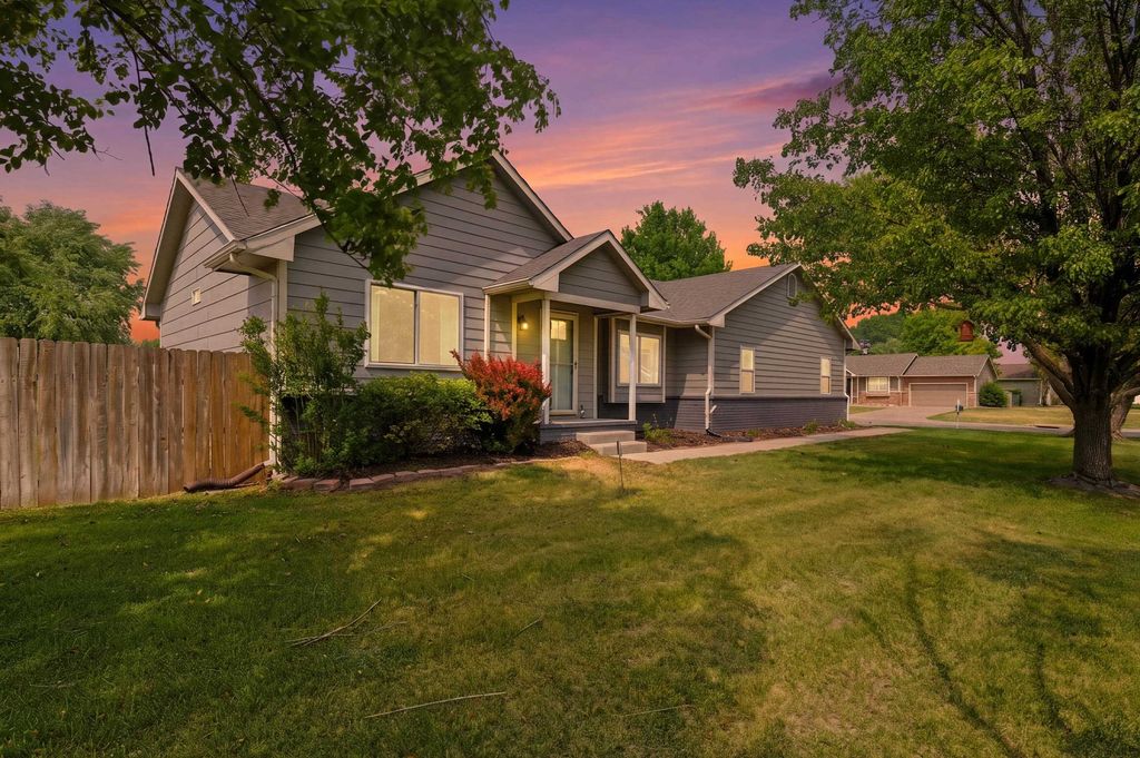 275 S Marlen Dr, Haysville, KS 67060
