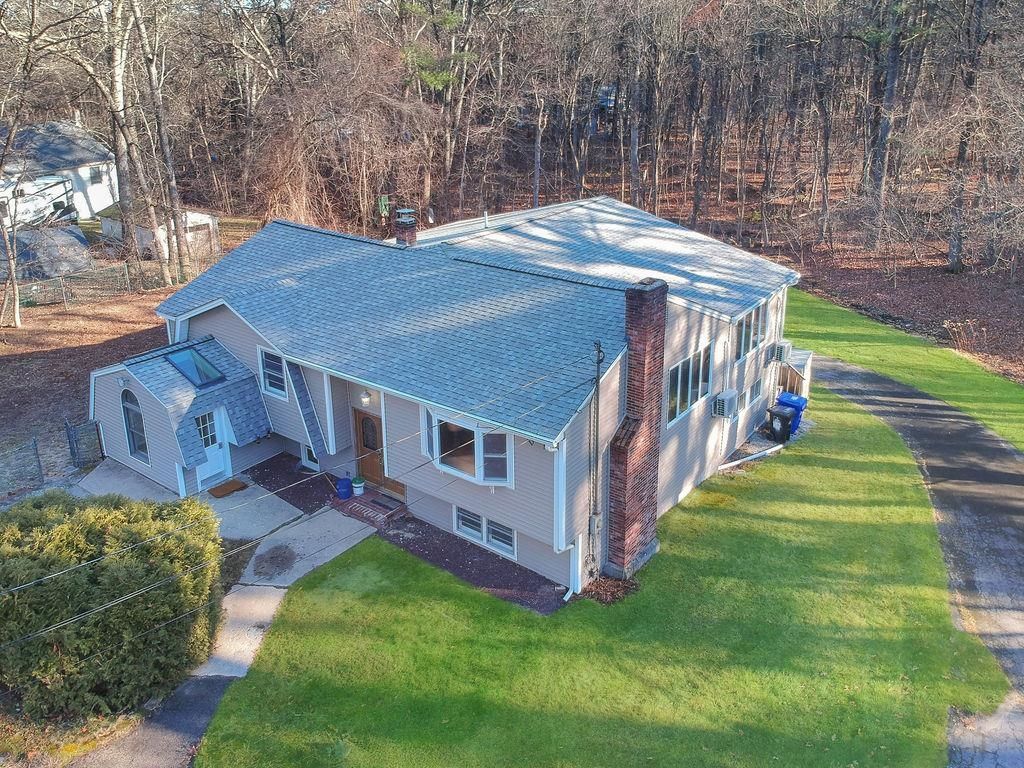 8 Cheney Drive, Hudson, NH 03051