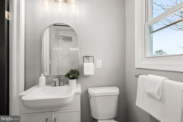 750 CHARING CROSS RD, Baltimore, MD 21229