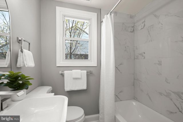 750 CHARING CROSS RD, Baltimore, MD 21229