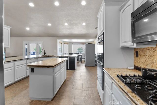 12210 Larch Street, Oak Hills, CA 92344