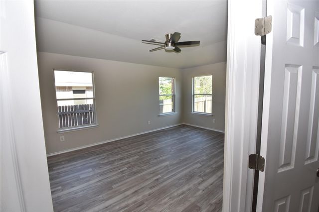1004 Grey Castle DR, Pflugerville, TX 78660