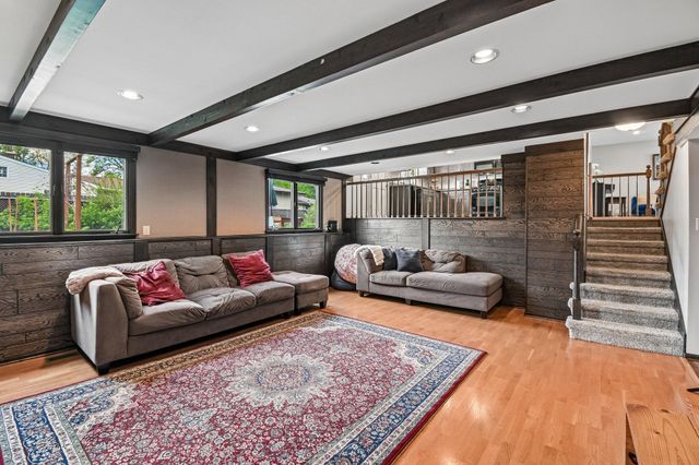 9618 Walnut Drive, Munster, IN 46321