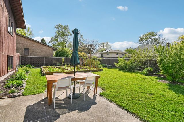 9618 Walnut Drive, Munster, IN 46321