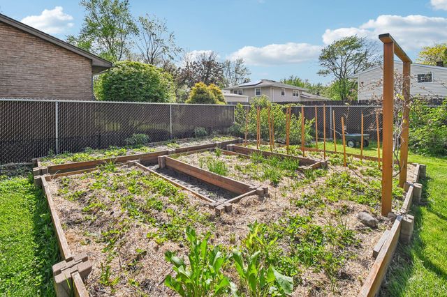 9618 Walnut Drive, Munster, IN 46321