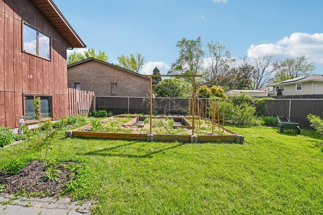 9618 Walnut Drive, Munster, IN 46321