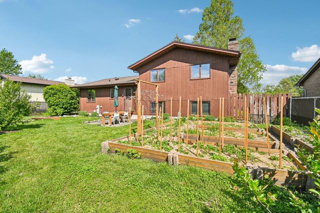 9618 Walnut Drive, Munster, IN 46321
