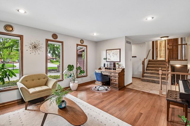 9618 Walnut Drive, Munster, IN 46321