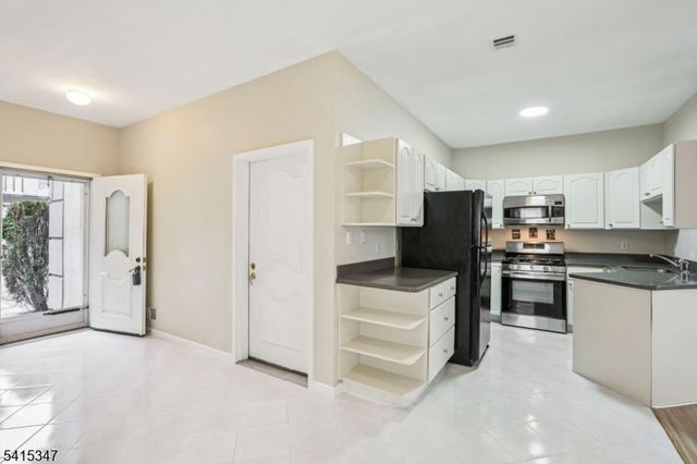 8616 Brittany Dr, Wayne Twp., NJ 07470