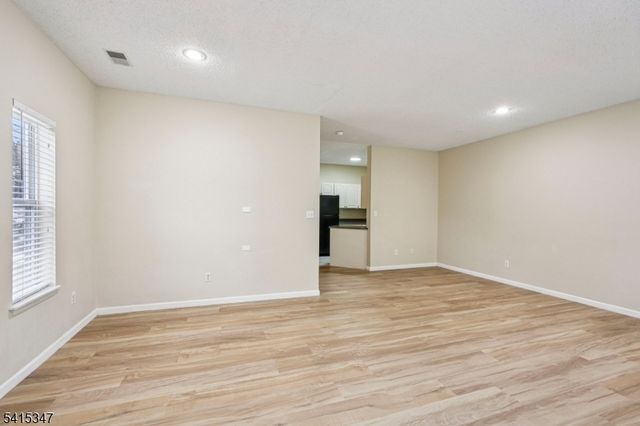 8616 Brittany Dr, Wayne Twp., NJ 07470