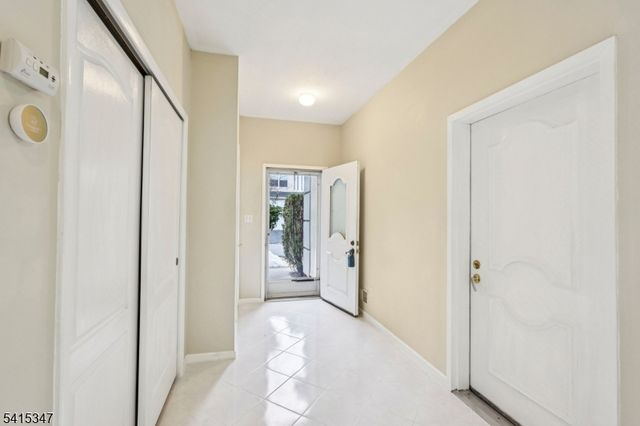 8616 Brittany Dr, Wayne Twp., NJ 07470