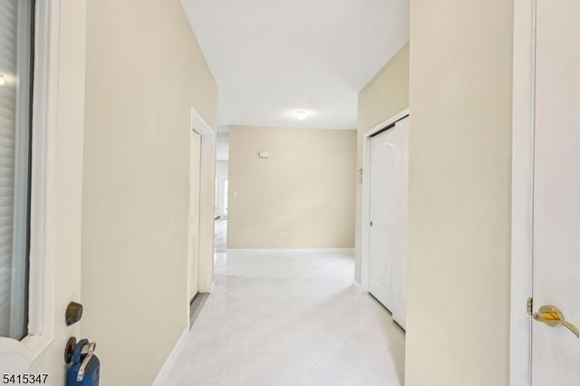 8616 Brittany Dr, Wayne Twp., NJ 07470