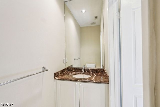 8616 Brittany Dr, Wayne Twp., NJ 07470