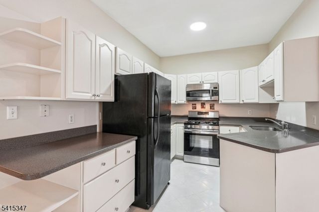 8616 Brittany Dr, Wayne Twp., NJ 07470