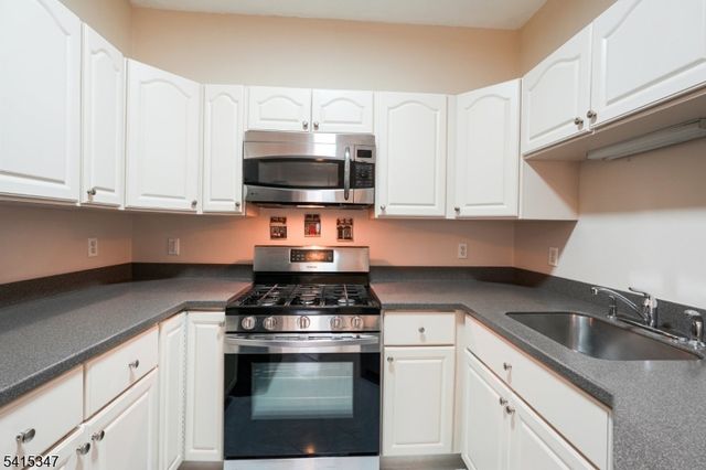 8616 Brittany Dr, Wayne Twp., NJ 07470