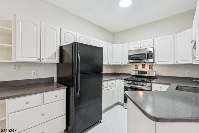 8616 Brittany Dr, Wayne Twp., NJ 07470