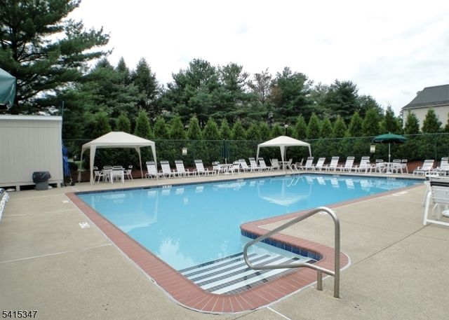 8616 Brittany Dr, Wayne Twp., NJ 07470