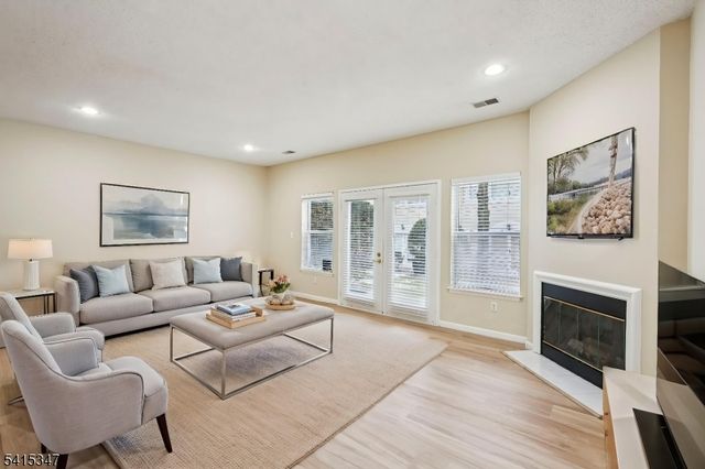 8616 Brittany Dr, Wayne Twp., NJ 07470