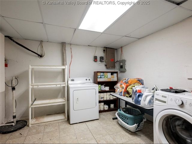 105 Lincoln Heights, Alum Creek, WV 25003