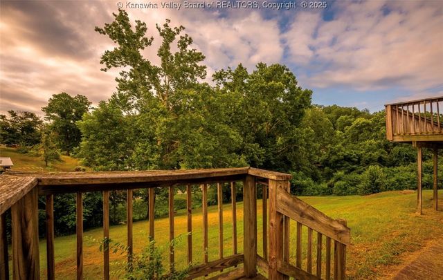 105 Lincoln Heights, Alum Creek, WV 25003