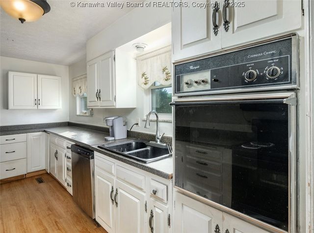 105 Lincoln Heights, Alum Creek, WV 25003