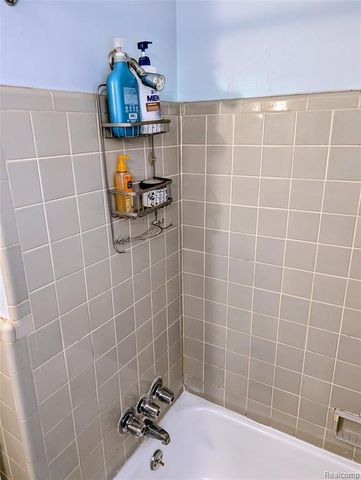 9085 Melrose Street, Livonia, MI 48150