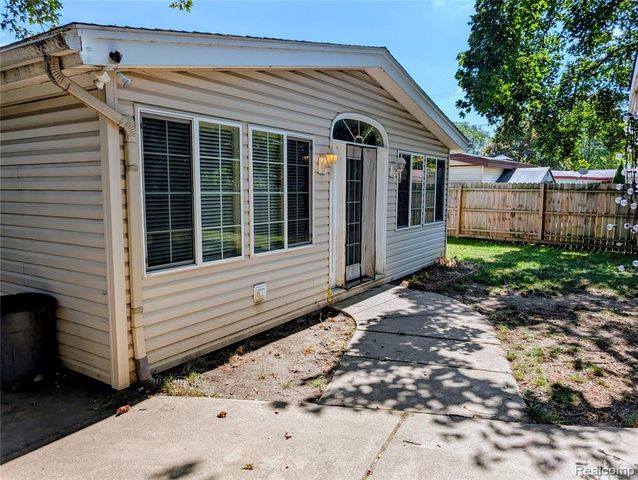 9085 Melrose Street, Livonia, MI 48150