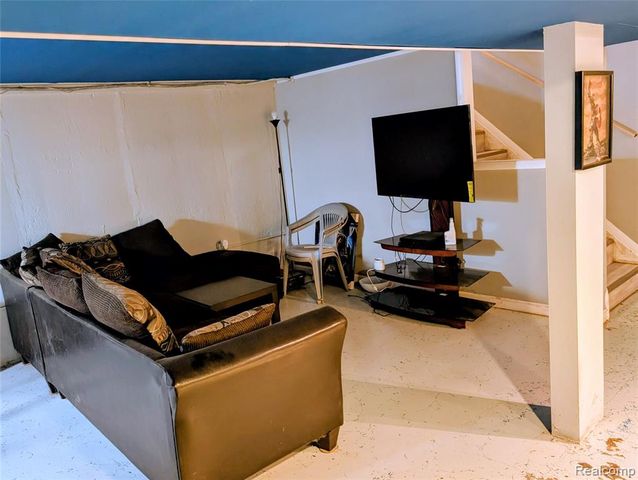 9085 Melrose Street, Livonia, MI 48150