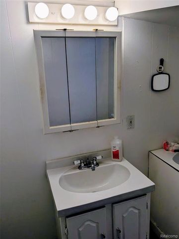 9085 Melrose Street, Livonia, MI 48150