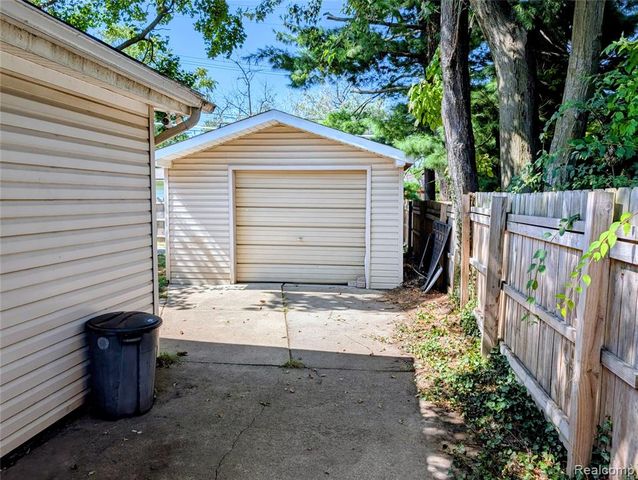 9085 Melrose Street, Livonia, MI 48150