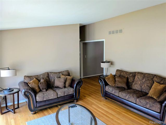 9085 Melrose Street, Livonia, MI 48150