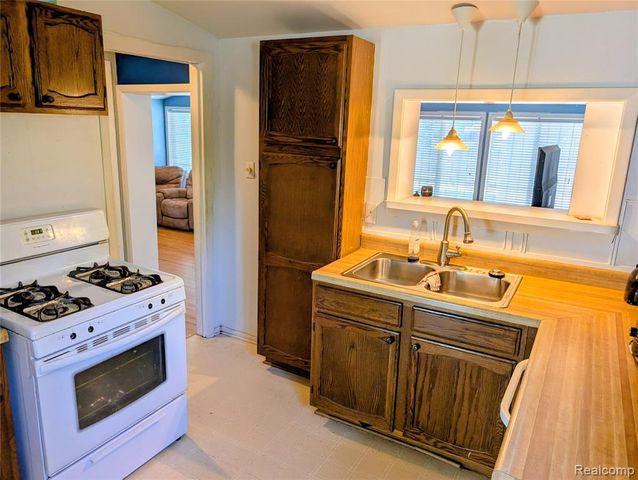 9085 Melrose Street, Livonia, MI 48150