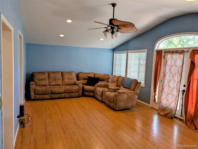 9085 Melrose Street, Livonia, MI 48150