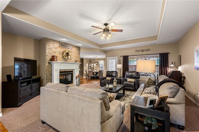 909 E Apple Blossom Avenue, Springdale, AR 72764