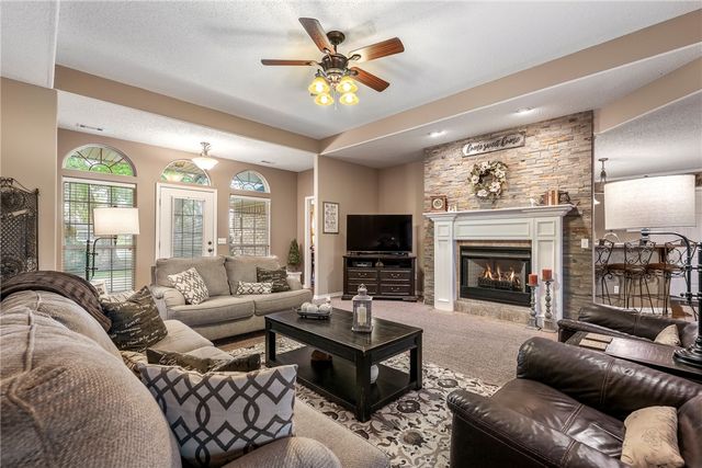 909 E Apple Blossom Avenue, Springdale, AR 72764