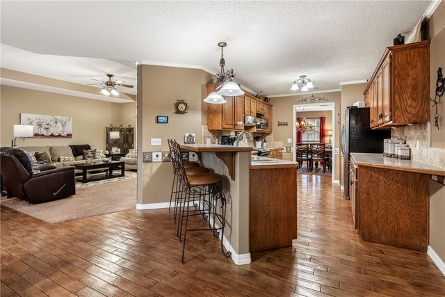 909 E Apple Blossom Avenue, Springdale, AR 72764