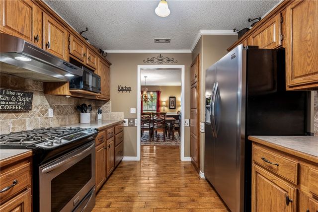 909 E Apple Blossom Avenue, Springdale, AR 72764