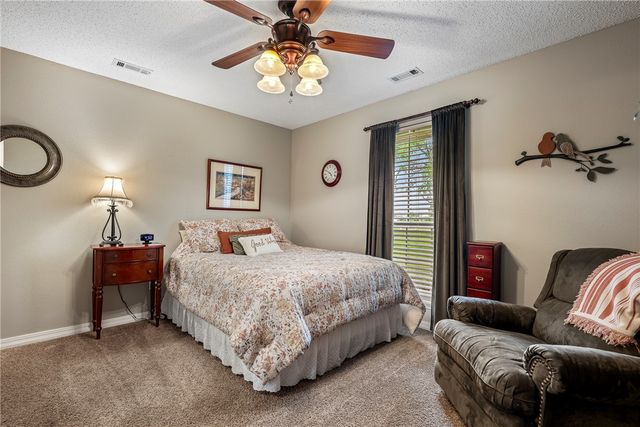 909 E Apple Blossom Avenue, Springdale, AR 72764