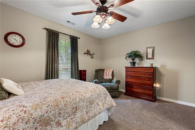 909 E Apple Blossom Avenue, Springdale, AR 72764